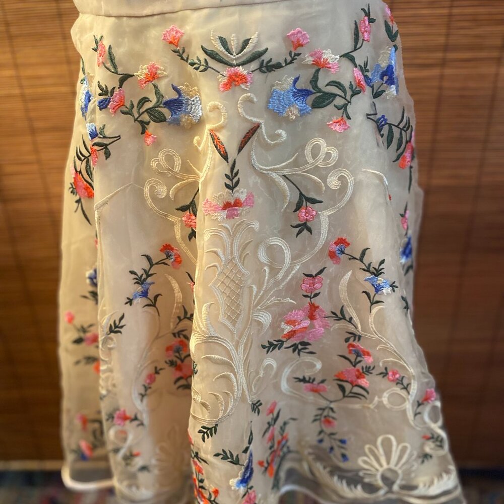 Chicwish Stunning Floral Fully Embroidered Side Zip Dress Size S PTP 18" EUC - Picture 6 of 12